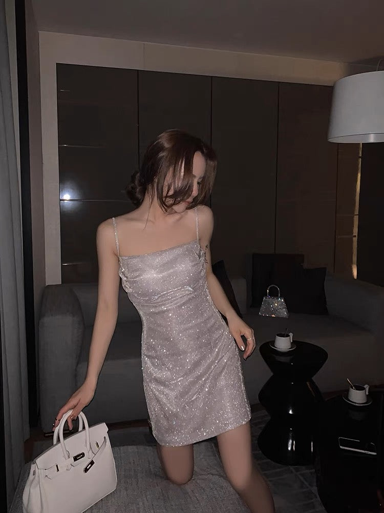 性感辣妹閃亮吊帶裙Sexy babes shiny sundress